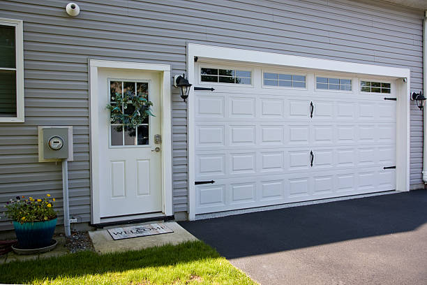 24/7 Emergency Garage Door Panel Replacement experts in North Windham, ME